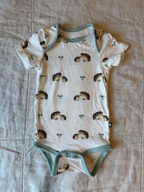 Kyte BABY Hedgehog Short Sleeve Bodysuit 0-3 month EUC